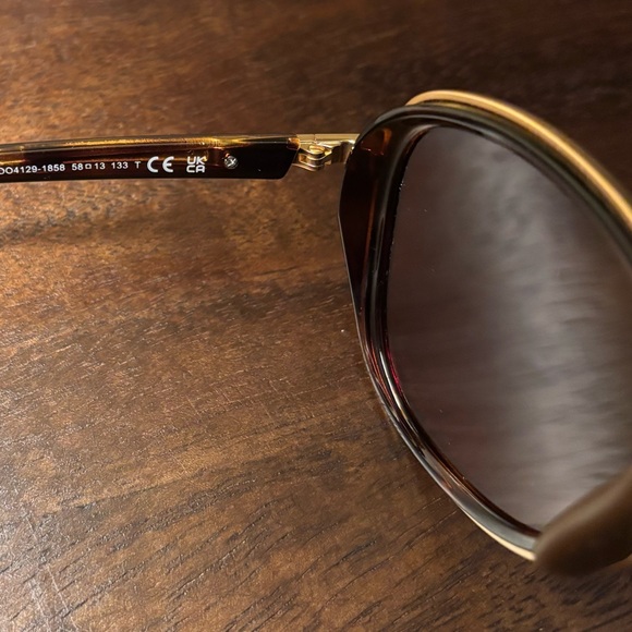 Women’s Oakley
004129 Split Time Stylish Brown and Gold Sunglasses - Picture 3 of 6